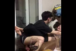 男上女下视频,男上女下视角下的情感互动瞬间